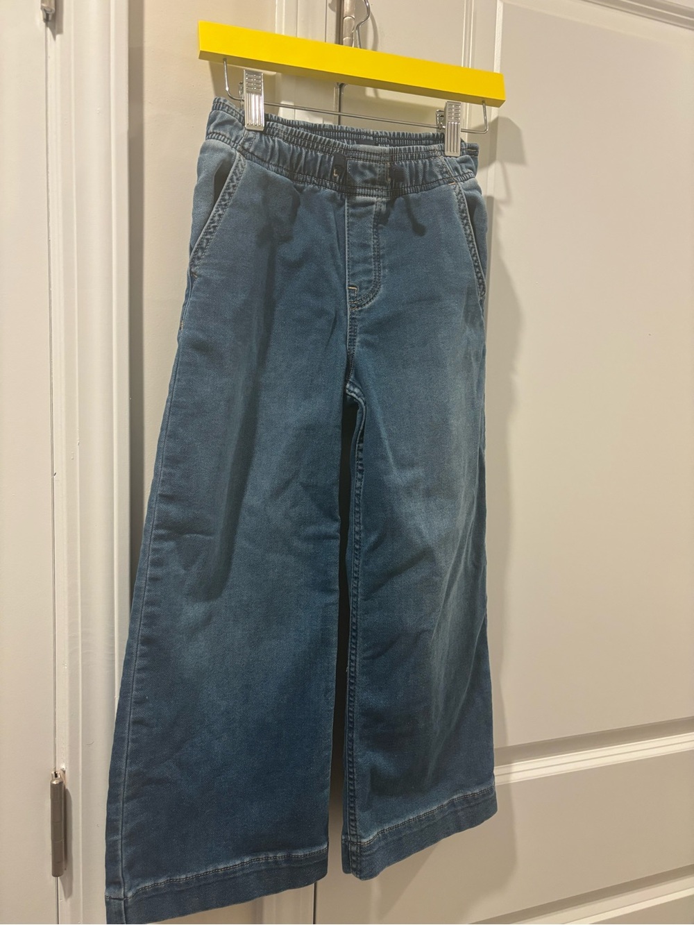 GAP Kids Wide-Leg Denim Jeans in Medium Blue